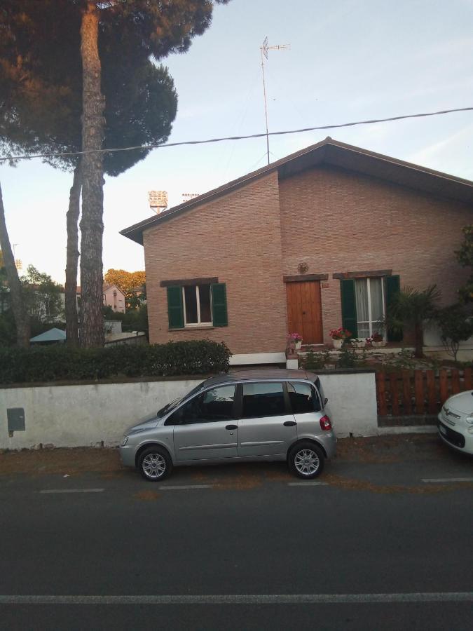 Affittacamere Villa Sofia Accanto Ospedale Con Ampio Giardino Fano Exterior foto